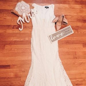 Wedding Dress in Ivory Lace